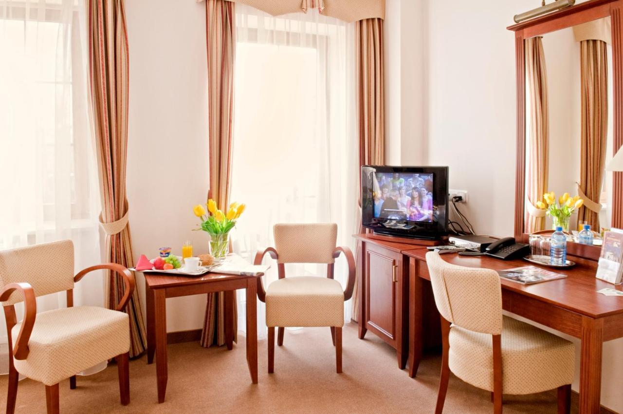 Hotel Dworek*** Skierniewice Bagian luar foto
