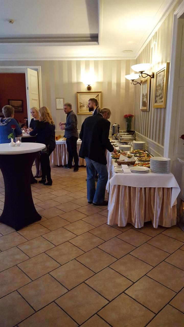 Hotel Dworek*** Skierniewice Bagian luar foto