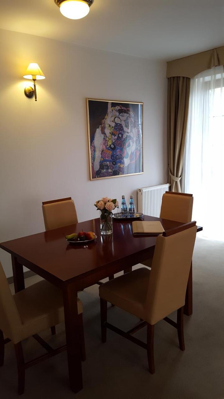 Hotel Dworek*** Skierniewice Bagian luar foto