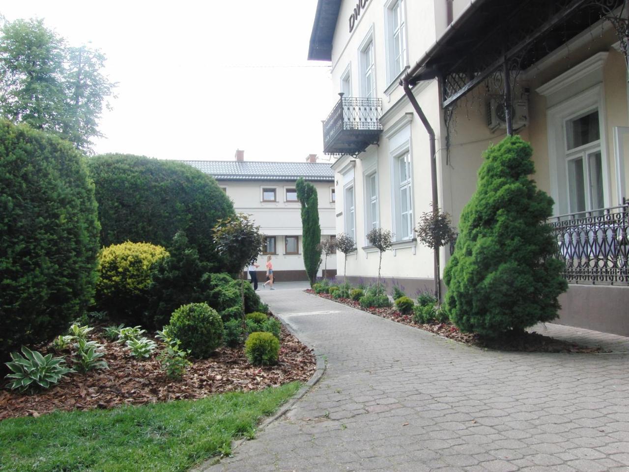 Hotel Dworek*** Skierniewice Bagian luar foto
